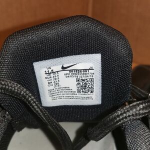 Black with white accents Men's Nike shox 11.5.